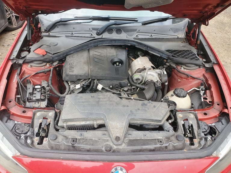 BREAKING : BMW 1  F20 / 11     1.6p  engine: N13B16A , colour: A61