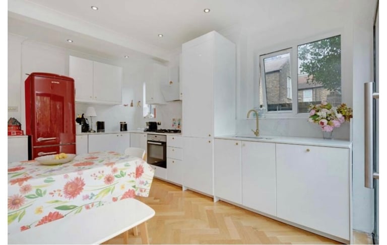 Modern 2-Bed Flat – Holland Road, NW10 5AX 