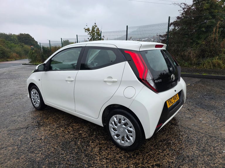 2018 toyota aygo x-play 1 litre petrol 