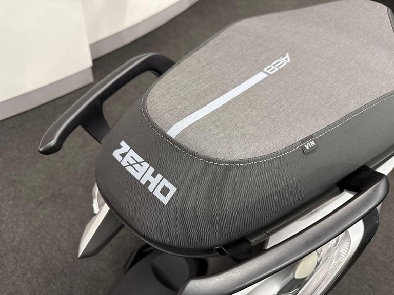 2025 Zeeho Ae8 STANDARD COLOUR silver Automatic