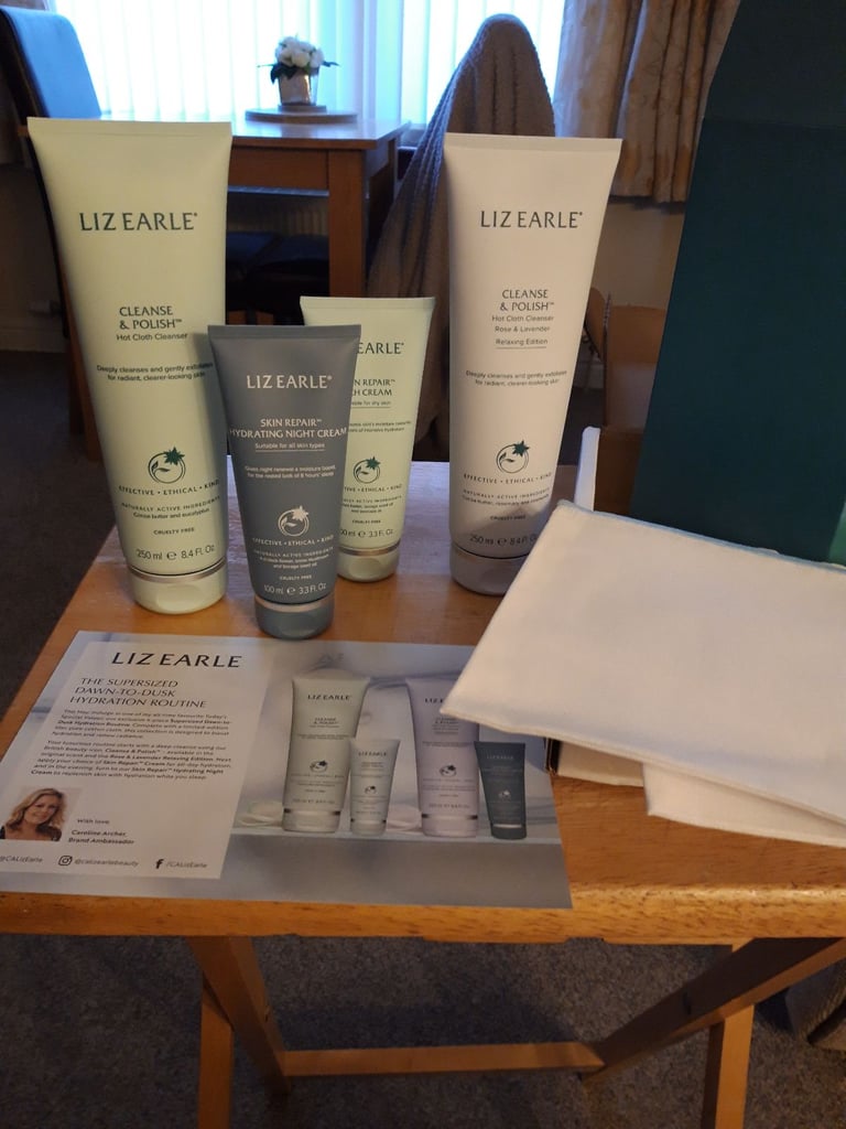 image for Liz Earle Christmas set. Brand new!
