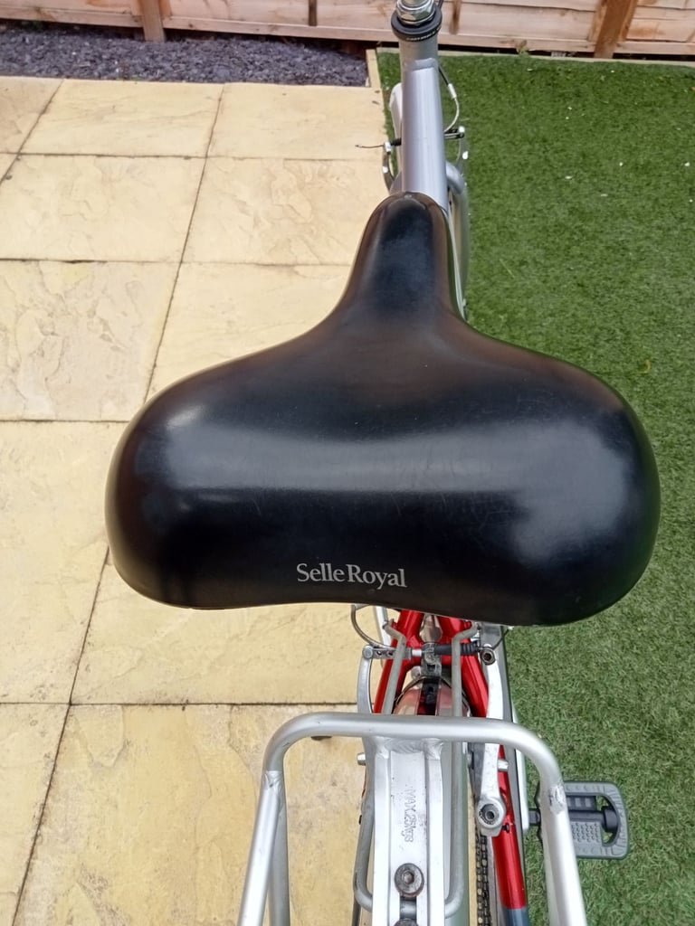 Ladies Raleigh Pioneer Airlite City Bike.