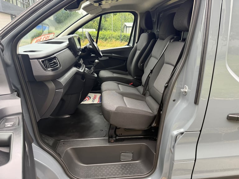 22 reg RENAULT TRAFIC 28 2.0 B/DCI 130 BHP SL BUSINESS+ panel van ( VAT INCLUDE 