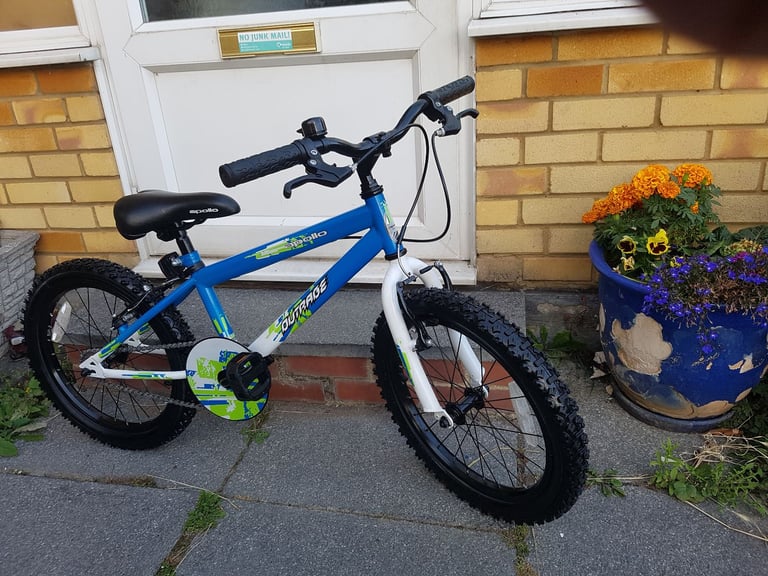 BOYS 18" WHEEL OUTRAGE BIKE IN GOOD WORKING CONDITION AGE 5+