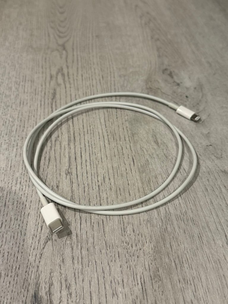 Genuine Apple Lightning to USB-C Cable (data + power cable) - 1 Metre