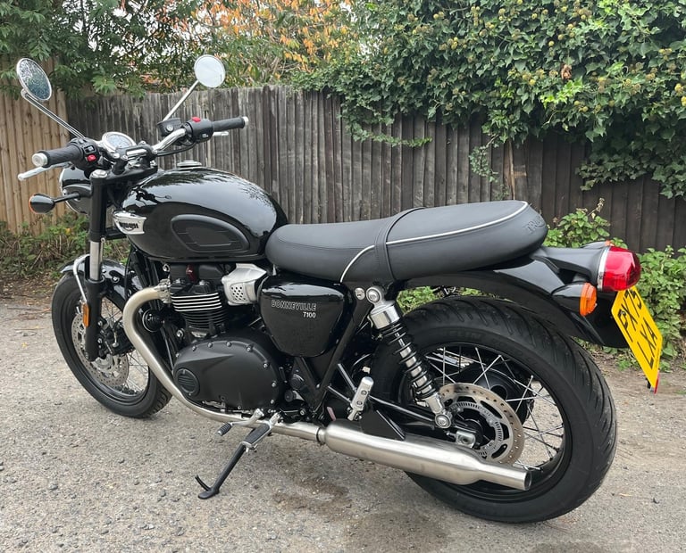 TRIUMPH BONNEVILLE T100, 2025(75), 6 DELIVERY MILES, STUNNING MOTORCYCLE, £8995