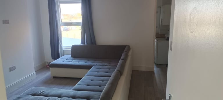 Sharing double bed room flat rent for students 