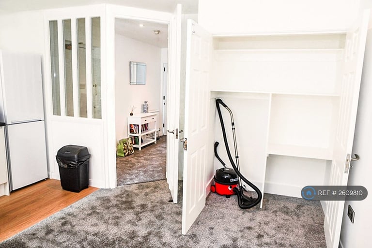 2 bedroom flat in Fettes Row, Edinburgh, EH3 (2 bed) (#2609810)