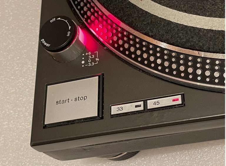 Technics SL 1210 MK2 Direct Drive Turntable 