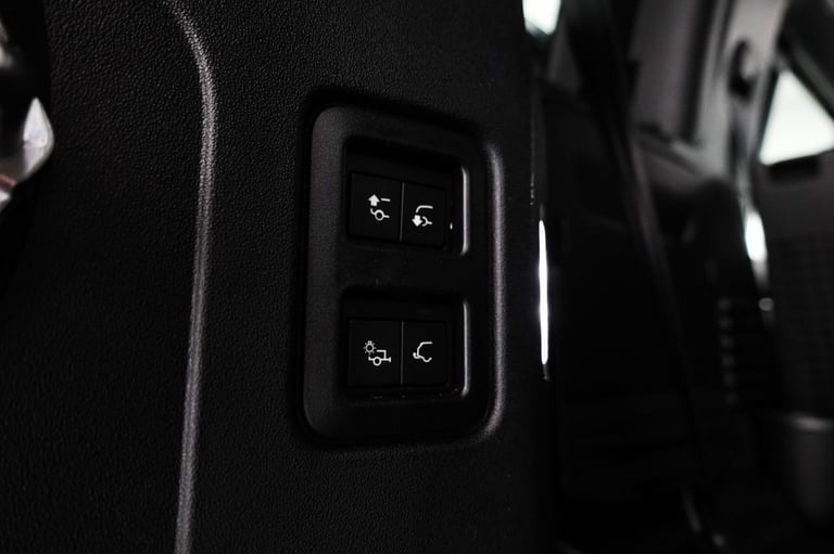 2022 Land Rover Defender 110 3.0 D300 MHEV X-Dynamic HSE SUV 5dr Diesel Auto 4WD Euro 6 (s/s) (30...