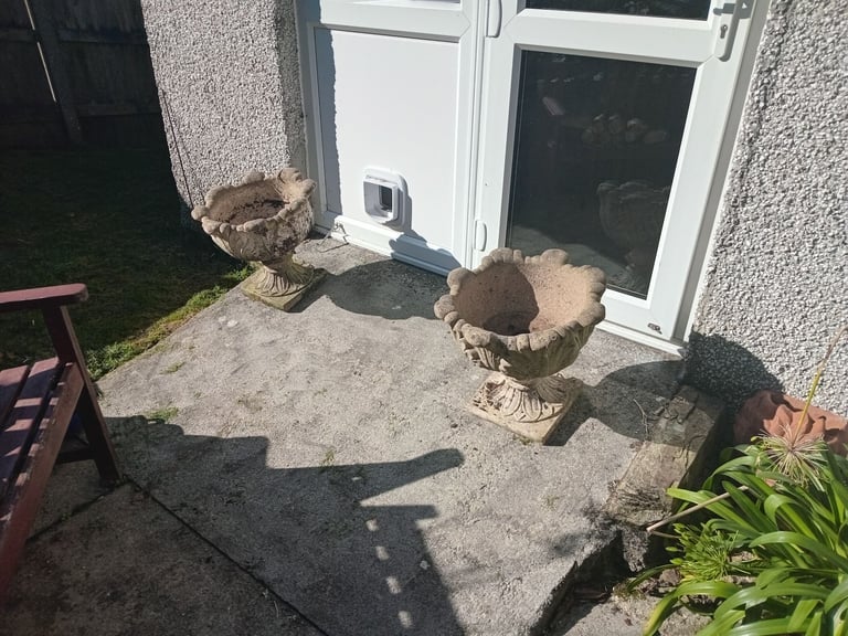 2X  VINTAGE GARDEN PLANTERS