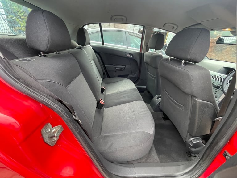 * 59 2010 VAUXHALL ASTRA 1.4L 5 DOOR + LONG MOT + IDEAL FIRST CAR + HPI CLEAR * 
