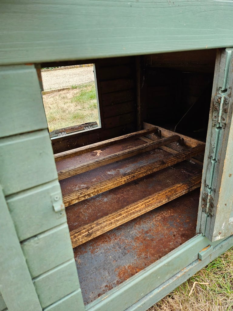 chicken coop, hen house