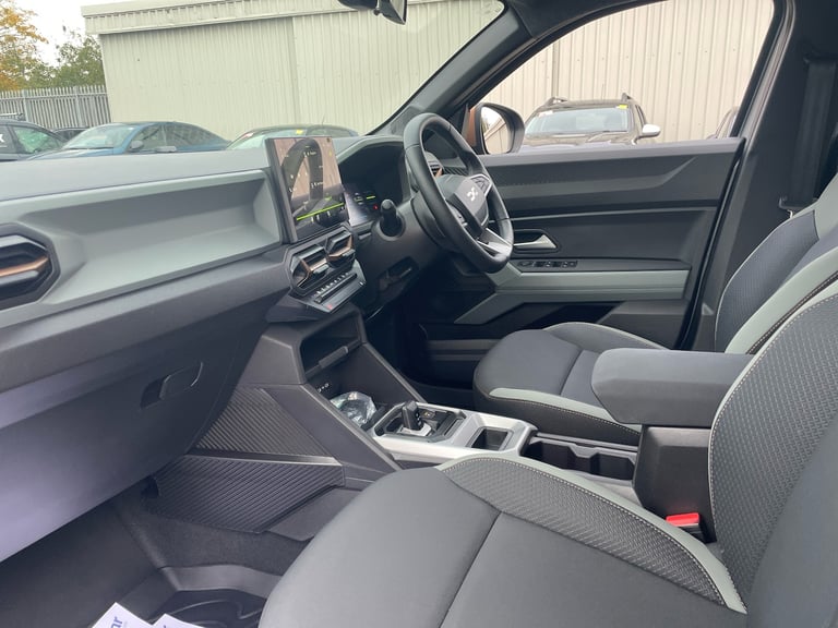 2025 Dacia Duster 1.6 Hybrid Extreme Automatic SUV/Crossover Hybrid Automatic