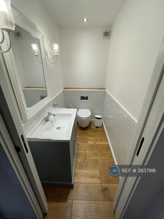 5 bedroom house in Wellesley Avenue, Iver, SL0 (5 bed) (#2637918)