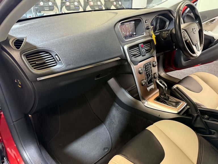 2018 Volvo V40 T3 [152] Cross Country Pro 5dr Geartronic HATCHBACK PETROL Automatic