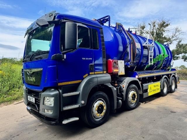 2018 18 MAN TGS 32.420 E6 8x4 Whale 4000gln stainless steel vacuum tanker