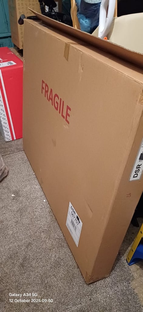 Wall Mirror (Small Crushed Diamond Border)