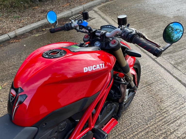 2014 64 DUCATI F848 STREETFIGHTER F 848 RED STUNNING BIKE NAKED MUSCLE MONSTER