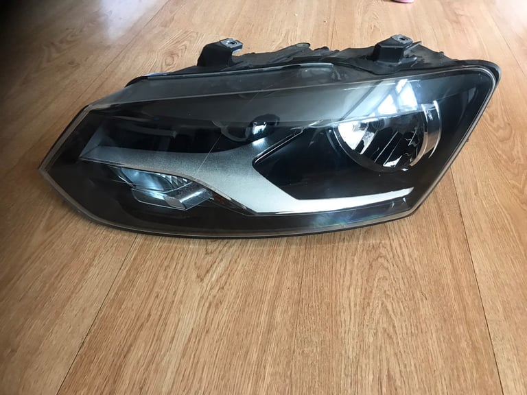 Vw polo 2014 passenger side headlight
