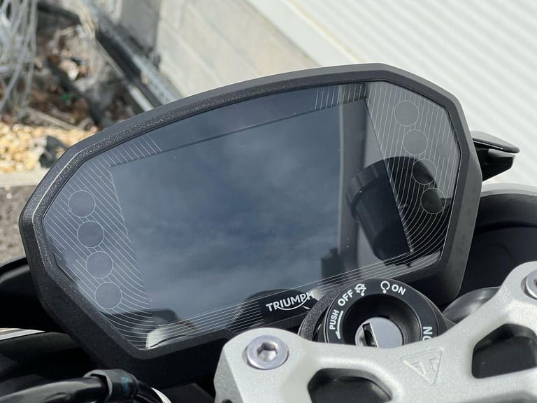 2025 Triumph Street Triple 765 RS PREMIUM COLOUR Petrol black 6 Speed