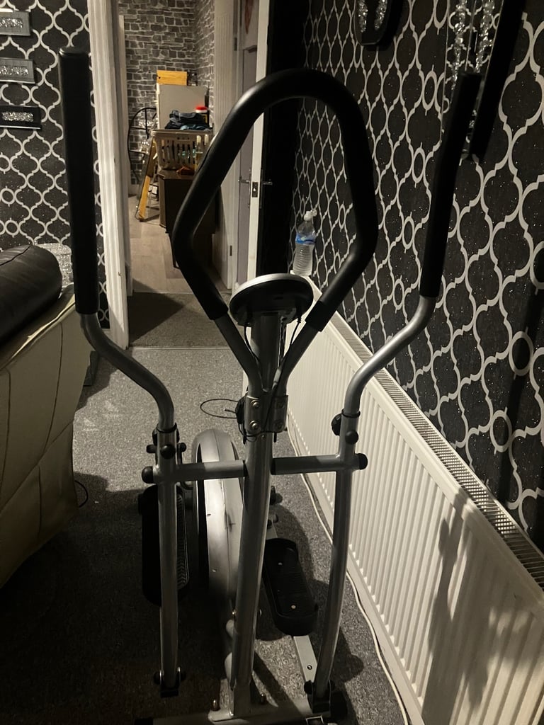 cross trainer in excellent condition can deliver for a small charge