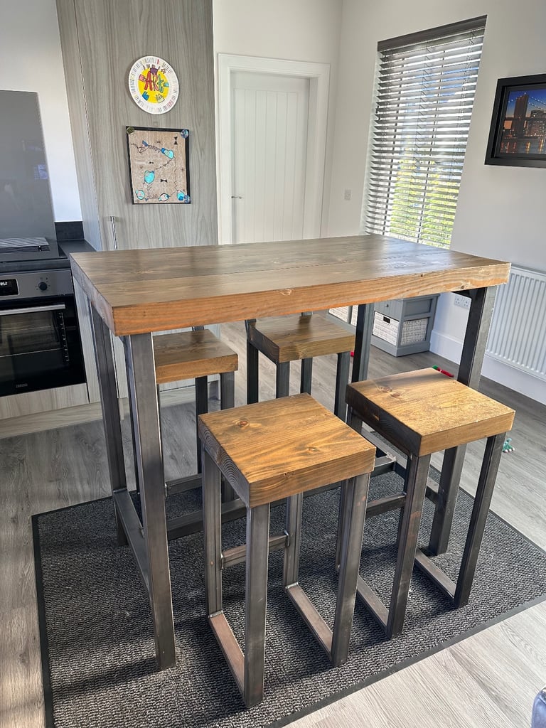 Industrial Kitchen Set Breakfast Table and Chairs for 4 | High Bar with Stools - very good condition