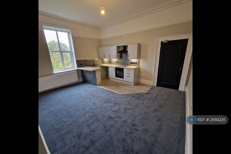 2 bedroom flat in Caroline Place, Prenton, CH43 (2 bed) (#2593225)