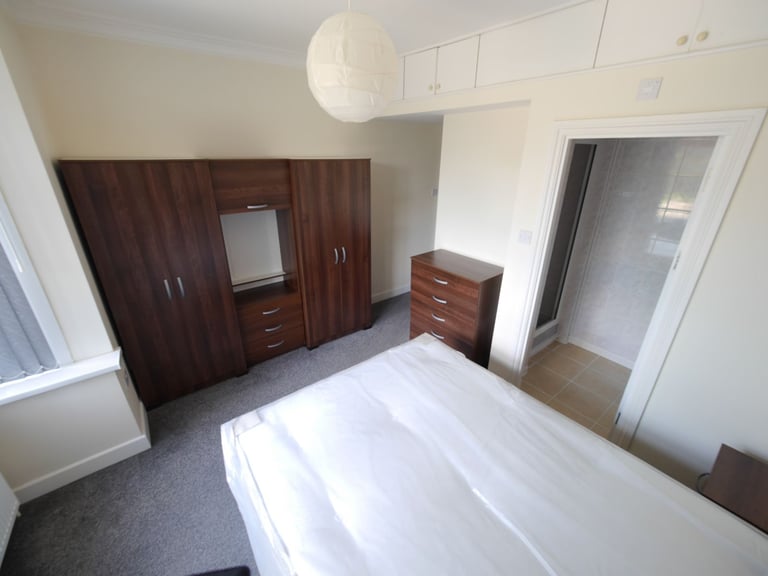 Double En-Suite Room to rent in Hounslow Central
