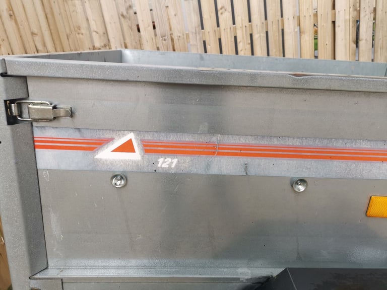 Erde 121 trailer 