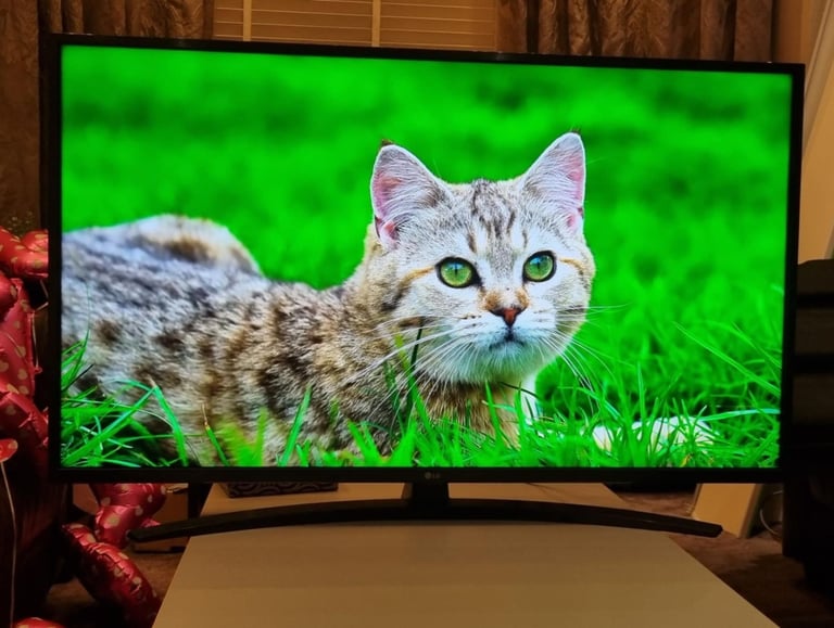 Lg 43" smart 4k tv in excellent condition 
