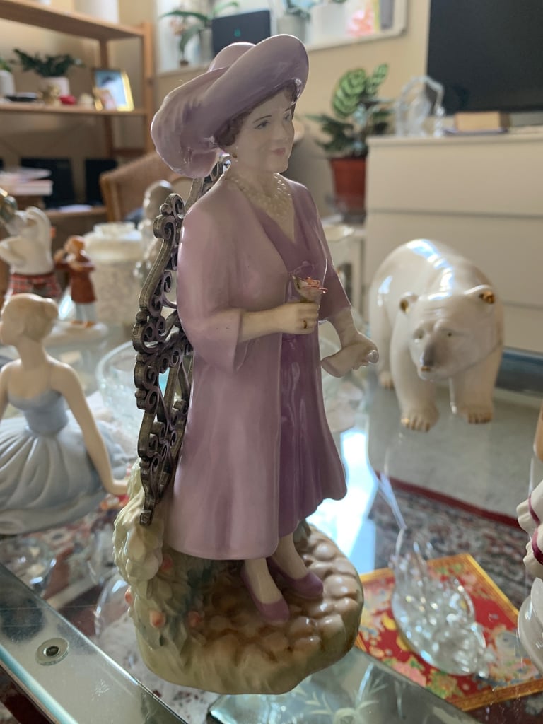 RARE LTD ED. 500 (Low #) ~ ROYAL WORCESTER figurine Queen Mother (GLAMIS CASTLE)