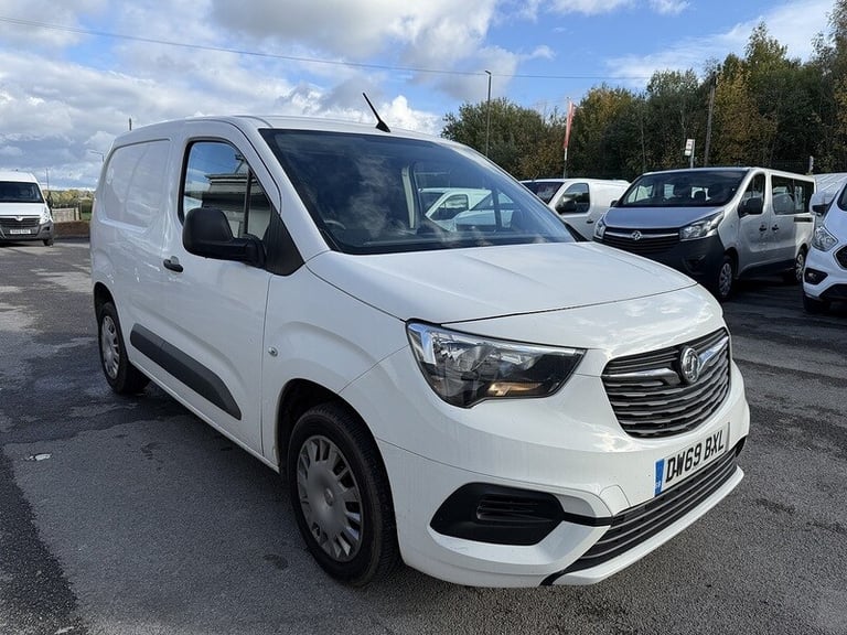 2020 Vauxhall Combo 2300 1.5 Turbo D 100ps H1 Sportive Van PANEL VAN DIESEL Manual