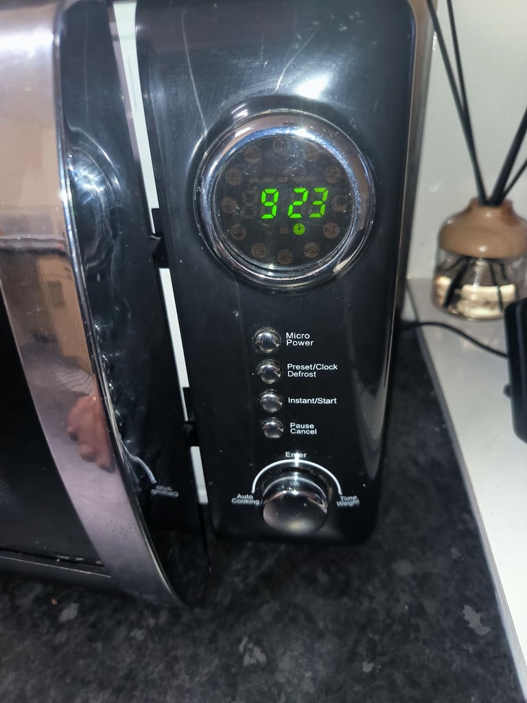 Microwave - 800W of Power