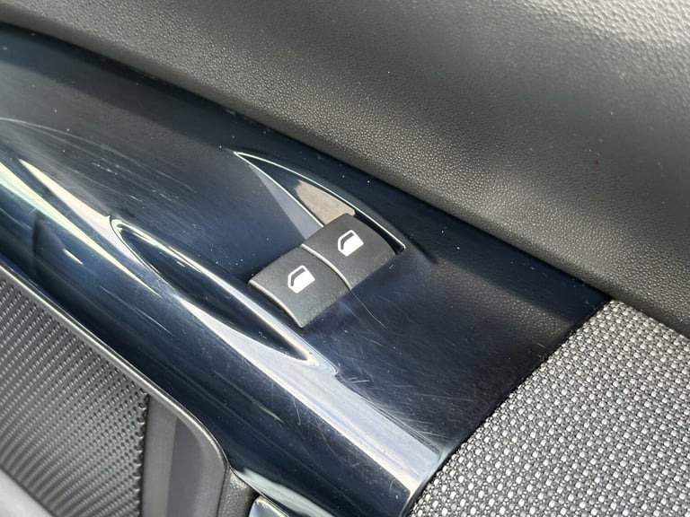 2015 Citroen C4 Cactus 1.6 Touch BlueHDI Diesel Manual 5 Door Hatchback White