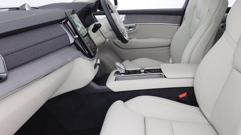 2025 Volvo XC90 T8 PHEV AWD Ultra, Dark, 7 Seats (Sunroof, Pilot Assist, Bowers &amp; Wilkins) ES...
