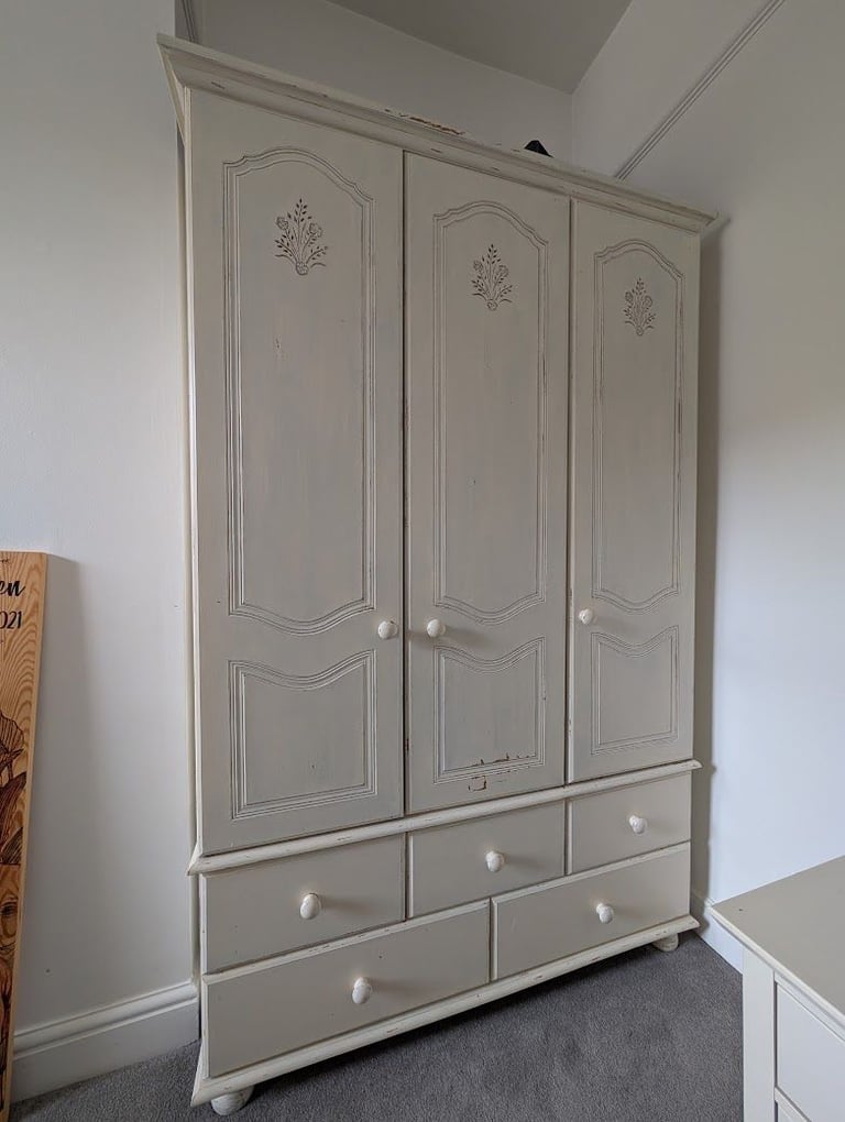 Distressed Cream 3-Door Wardrobe with Drawers – Solid, Vintage Style