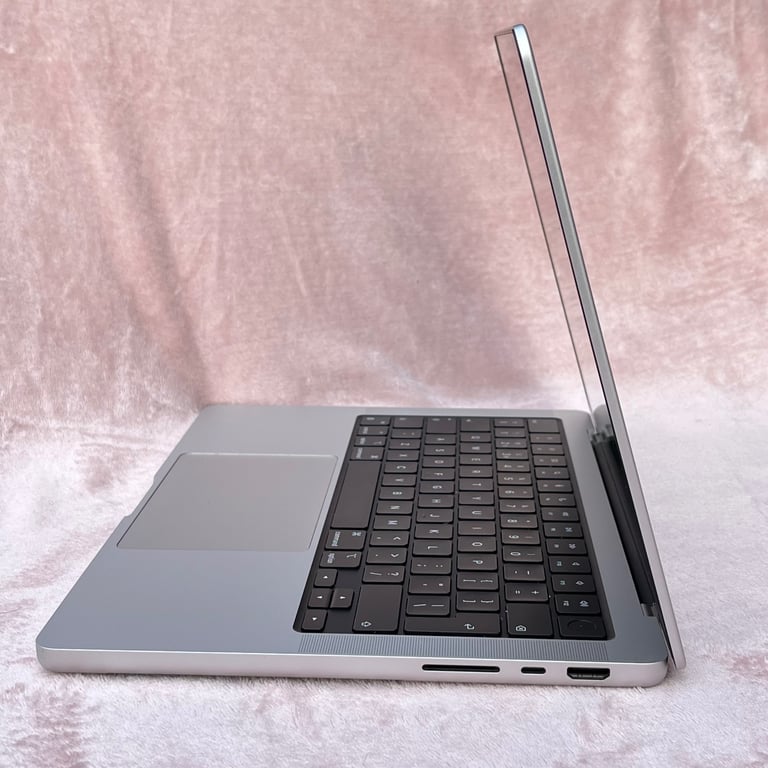 2021 MacBook Pro 14” M1 PRO 3.2GHz - New Battery - 16GB memory - 500GB SSD