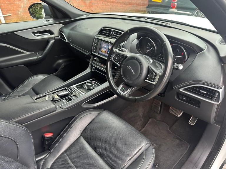 2017 Jaguar F-PACE 2.0 D 180BHP *** HUGE SPEC AWD R - SPORT EDITION *** AUTO