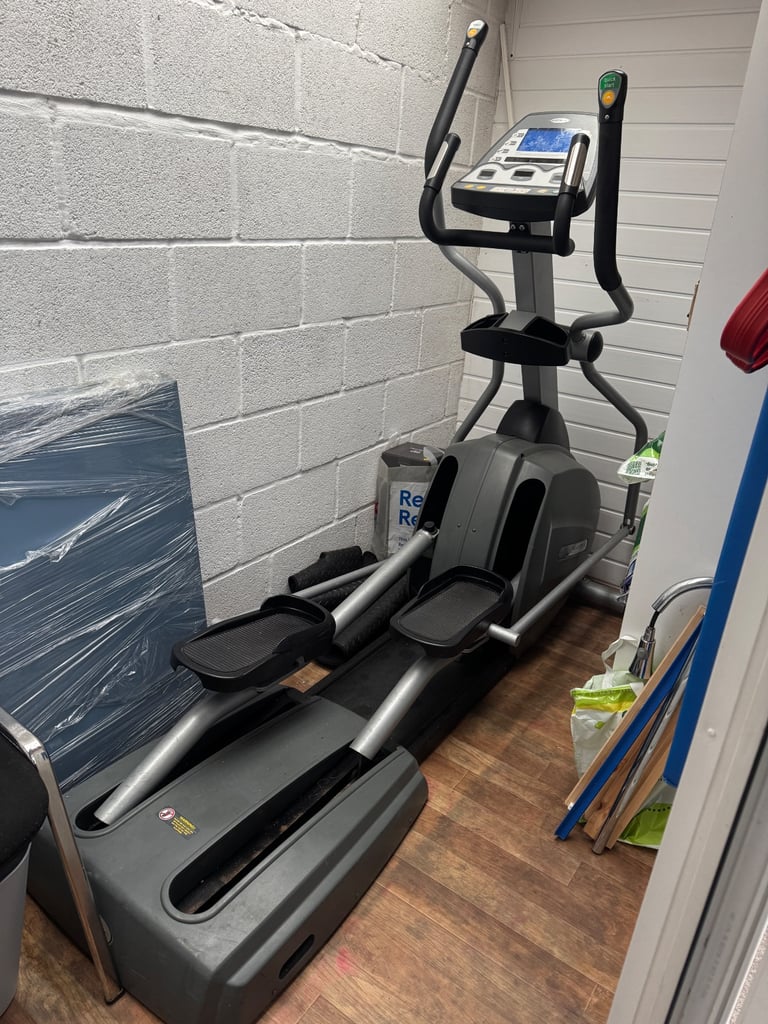 MATRIX Commercial Cross Trainer