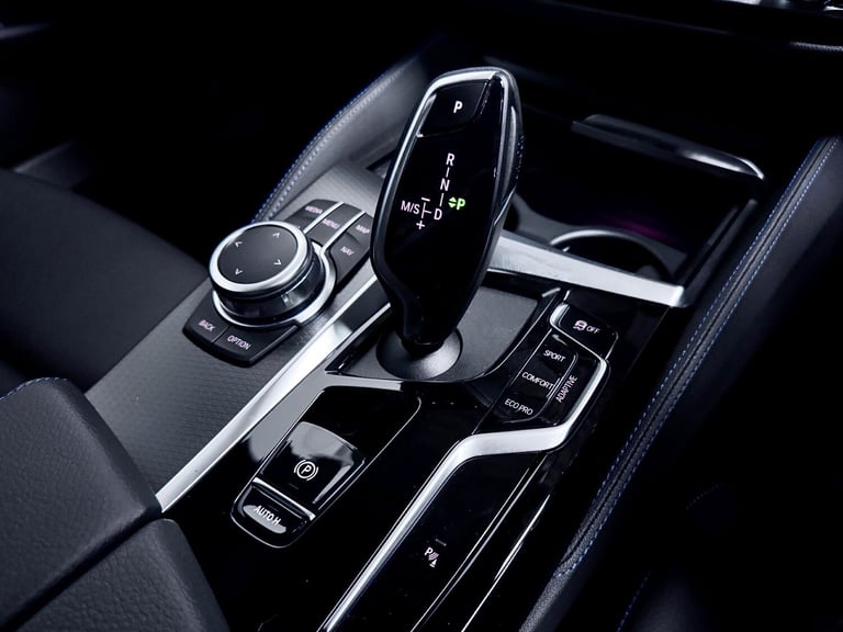 2022 BMW 5 Series 4.4 M550i V8 Saloon 4dr Petrol Steptronic xDrive Euro 6 (s/s) (530 ps) SALOON P...