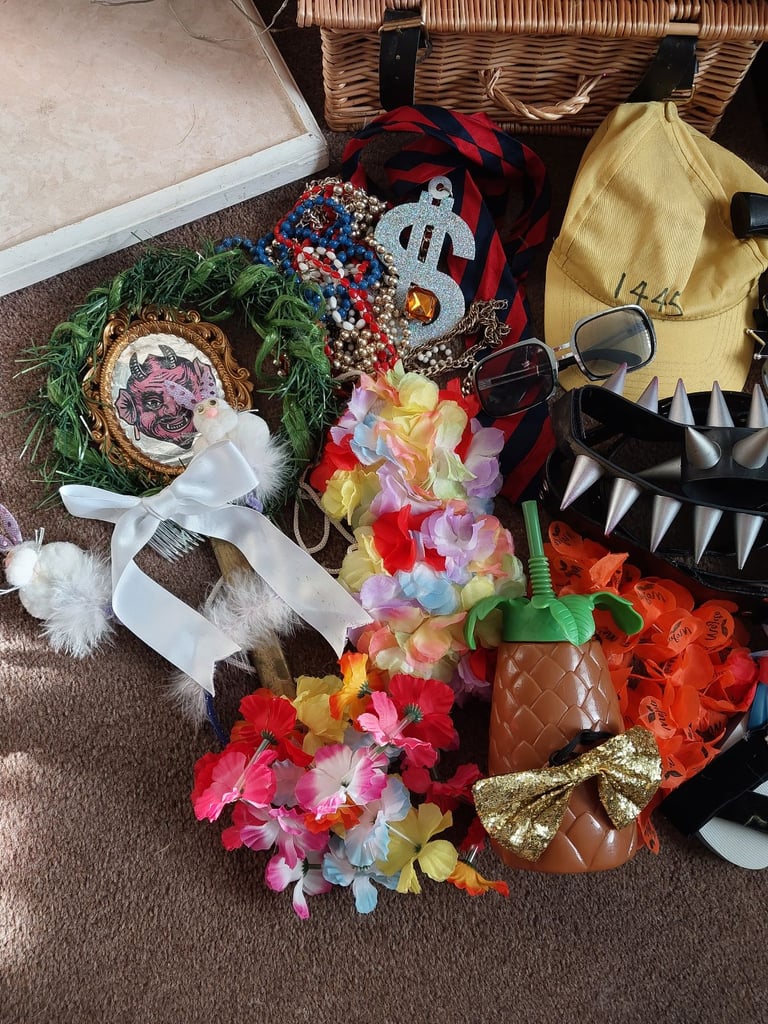 FANCY DRESS ACCESSORIES