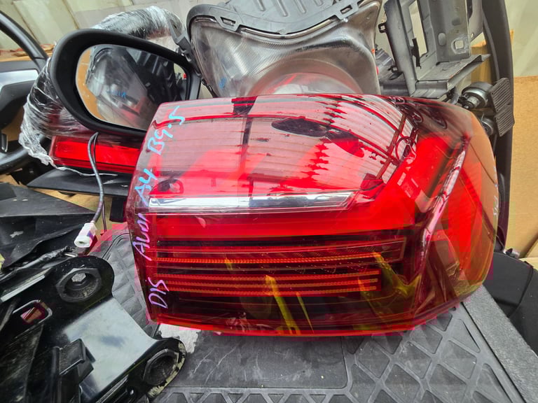 AUDI A4 B9.5 AVANT ESTATE SINGLE REAR BACK OUTER TAIL LIGHT LED Breaking Parts. 