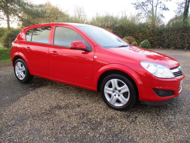 VAUXHALL ASTRA 1.6 PETROL 5 DOOR. 12 MONTHS MOT. RECENT SERVICE. TIMING BELT DONE.