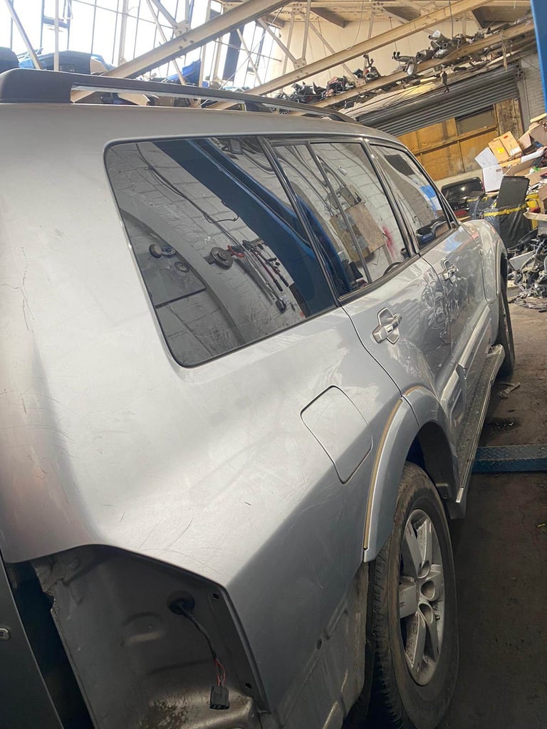 Mitsubishi Shogun 3.2 DI-D Elegance LWB Auto – 2005 (55) – Silver