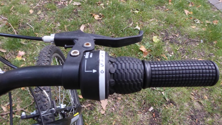 Mountain Bike - 6 speeds - Smooth riding - Not much used - In great condition