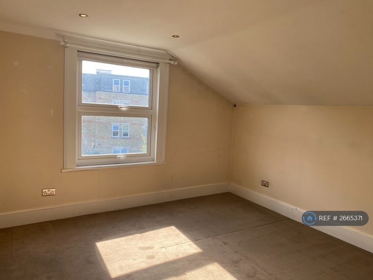 2 bedroom flat in Brixton, London, SW2 (2 bed) (#2665371)
