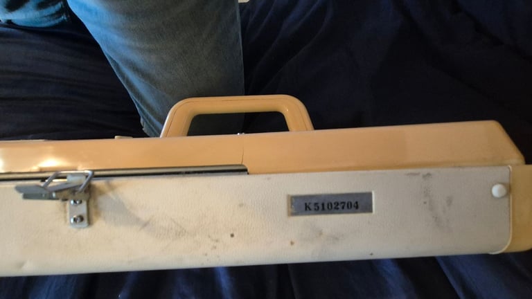Brother KH 881 knitting machine