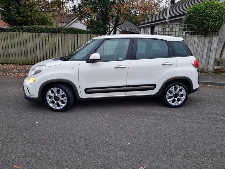 Fabulous Diesel 2014 Fiat 500L Lounge 1.6 Multijet Mpv around 60-63 mpg 2014, Manual, 1598 (cc)