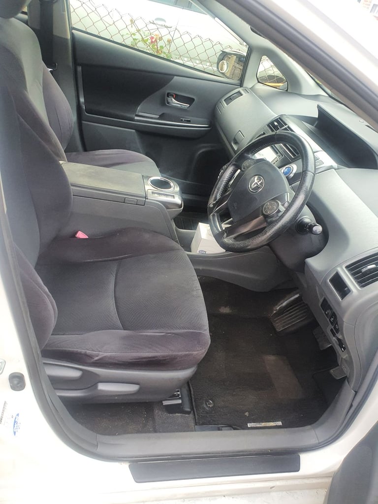 Toyota prius plus hybrid 